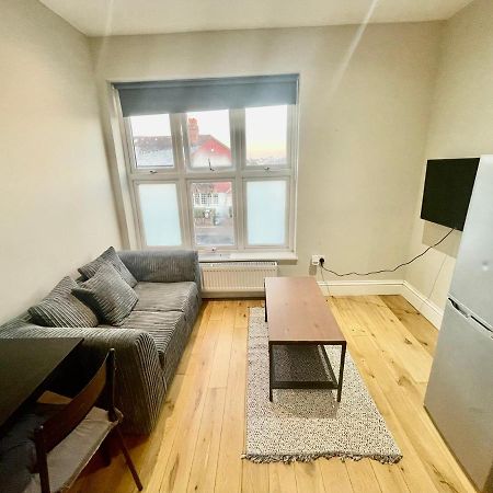 Cosy 1 Bedroom Flat! Londres Extérieur photo