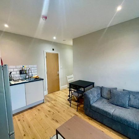 Cosy 1 Bedroom Flat! Londres Extérieur photo